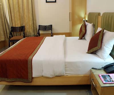 https://imgcld.yatra.com/ytimages/image/upload/t_hotel_yatra_city_desktop/v1435994100/Domestic Hotels/Hotels_New Delhi/Hotel Fortuner/classic_1.jpg